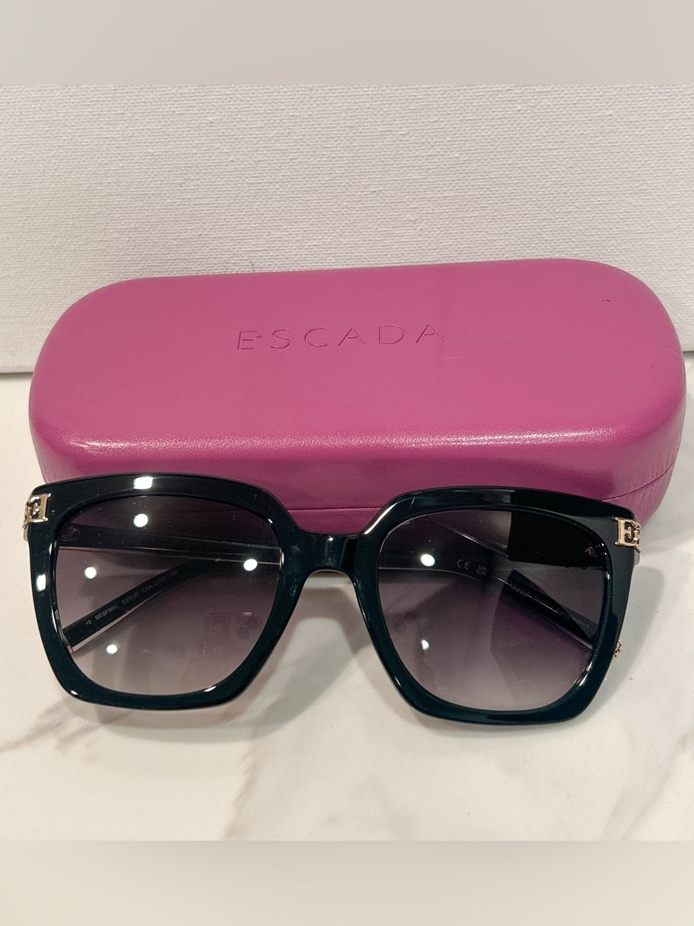 Escada Sunglasses SESF56K Black Gold Logo Square Frames New without Tags Fancy